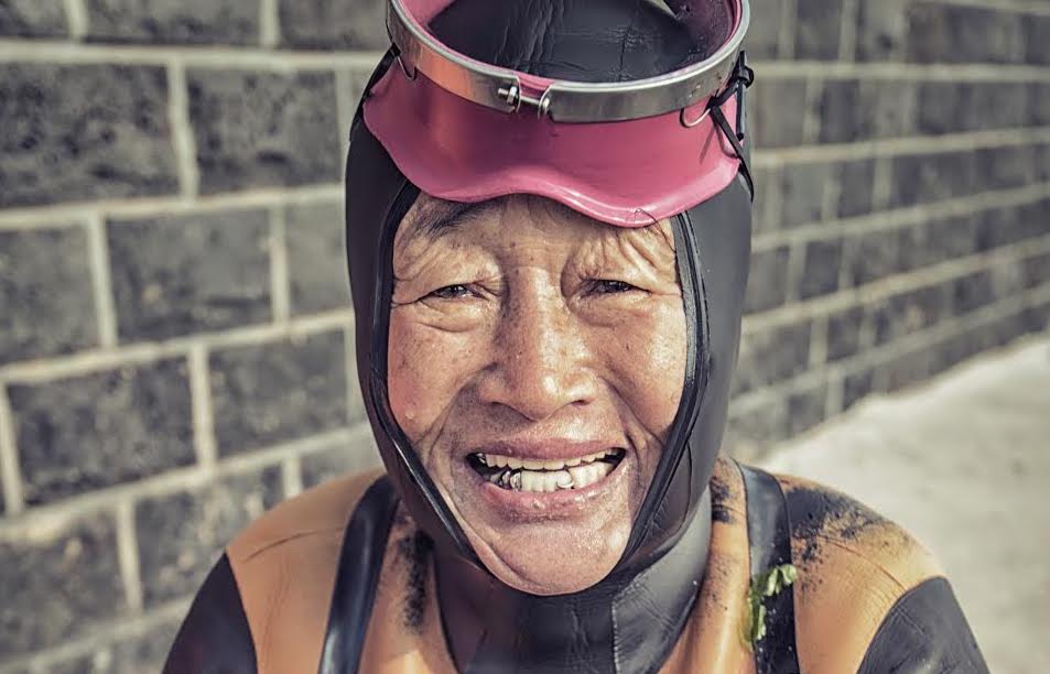 Endearing Portraits of South Korea’s Elderly Female Freedivers