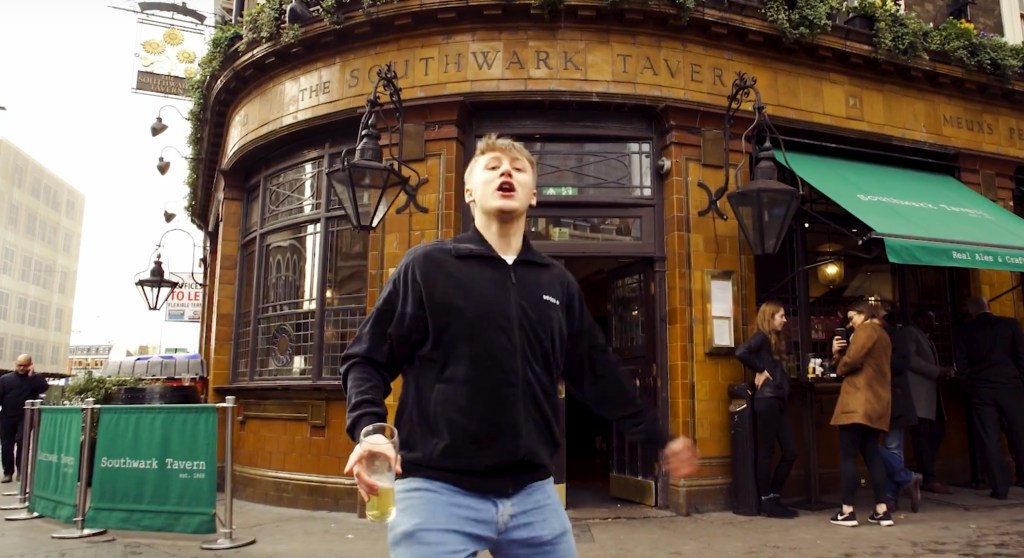 Big Jace vs. Big Ben – Im neuen Video zu “Guck mich an” übernimmt der Hamburger London