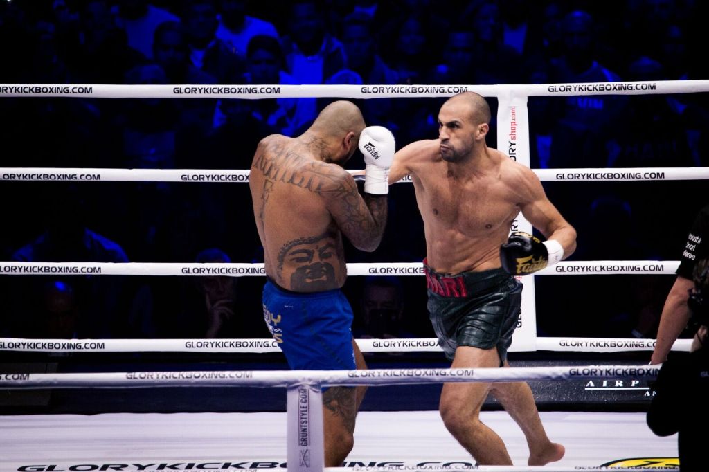 Foto’s van knock-outs, slangenleer en Badr Hari