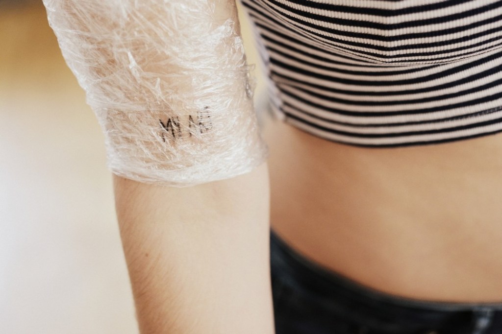 V Čechách vyrůstá silná subkultura handpoke tetování