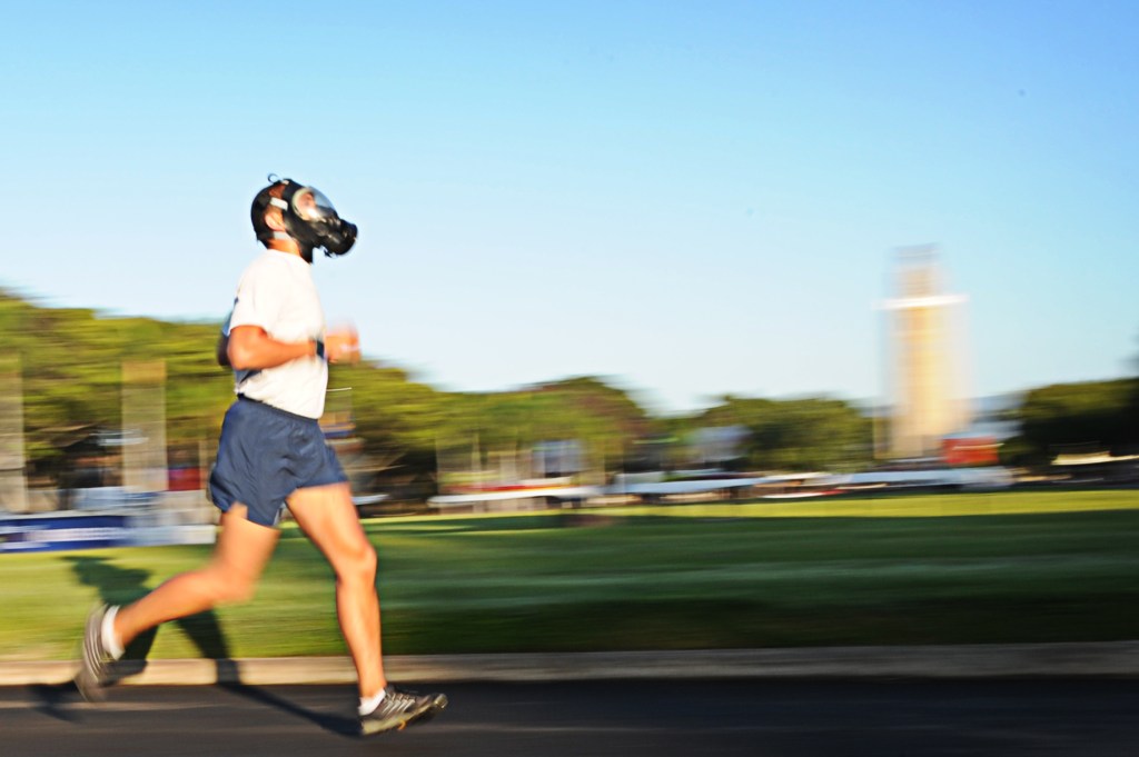 Bankhangen of hardlopen in de stad: wat is ongezonder?