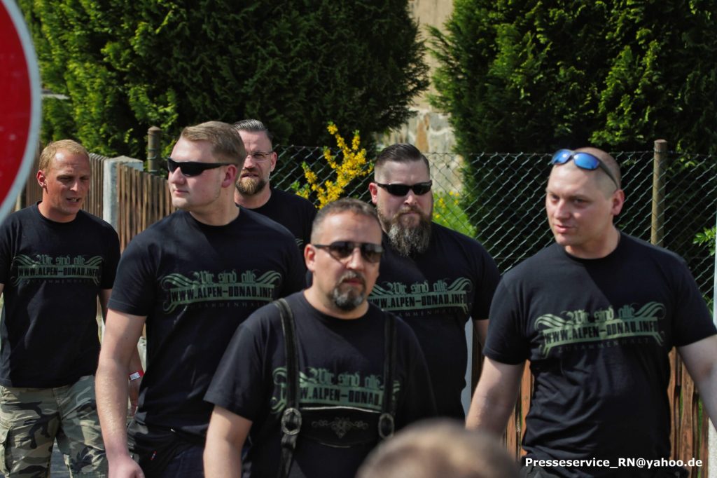 Mehrere Österreicher feierten Hitlers Geburtstag auf einem deutschen Nazi-Festival