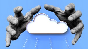 Eine Hand schließt sich um eine Wolke