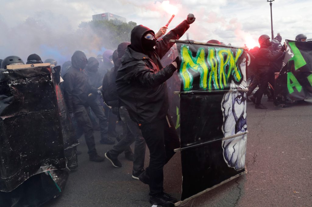 Avec les baroudeurs du Black bloc