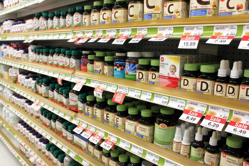 Maaf-Maaf Aja Nih, Kebiasaan Minum Suplemen Vitamin Tak Bikin Kamu Lebih Sehat