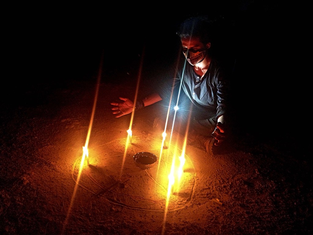 In Indien rauchen sie Echsen – Unterwegs mit den Satanisten von Aligarh