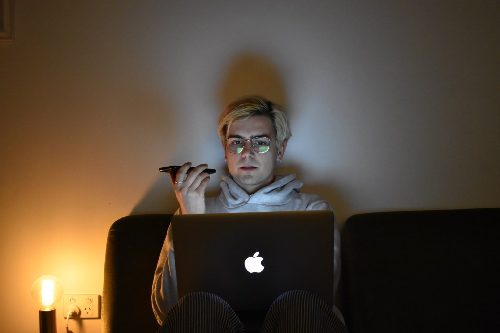 To nie paranoja: twój telefon naprawdę cię podsłuchuje