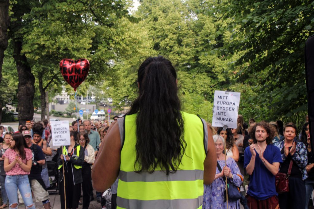 Svenskarna som protesterar mot hur barn slits från föräldrar vid gränsen till USA