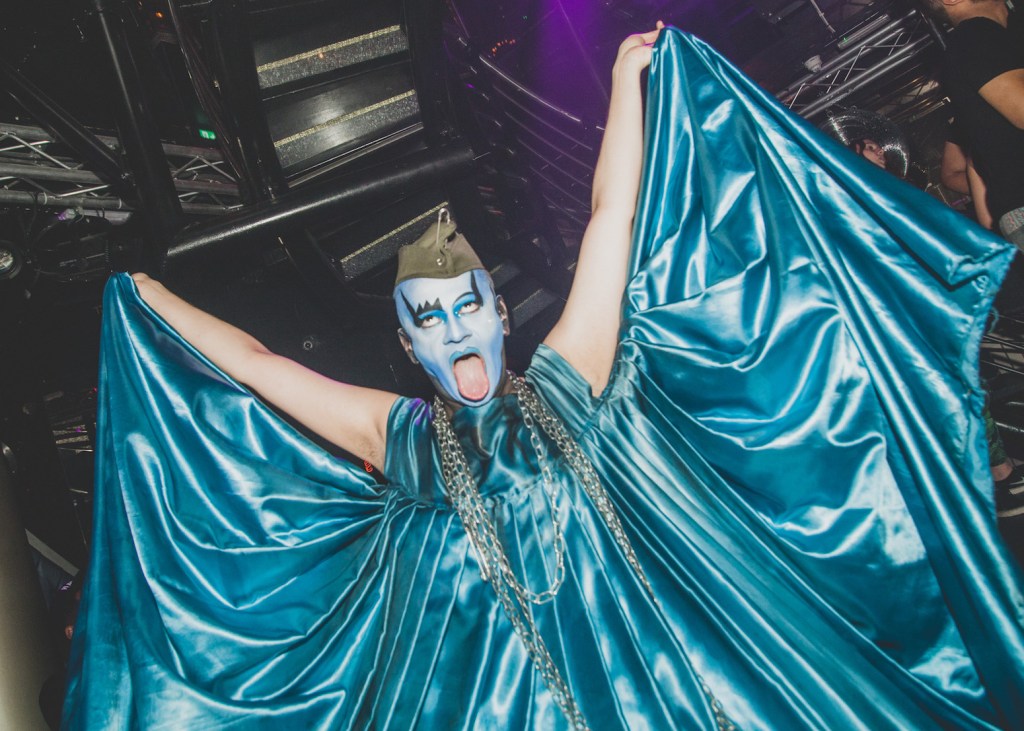 Billeder fra queer Bollywood-aften på en stripklub i Østlondon