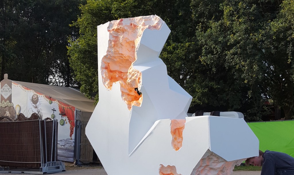 We spraken de man achter het kleurige suikerkunstwerk op Down The Rabbit Hole