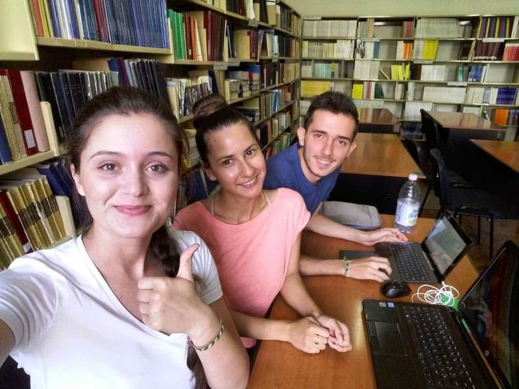 Cât de ușor e să iei zece la licență când ești la facultate în București