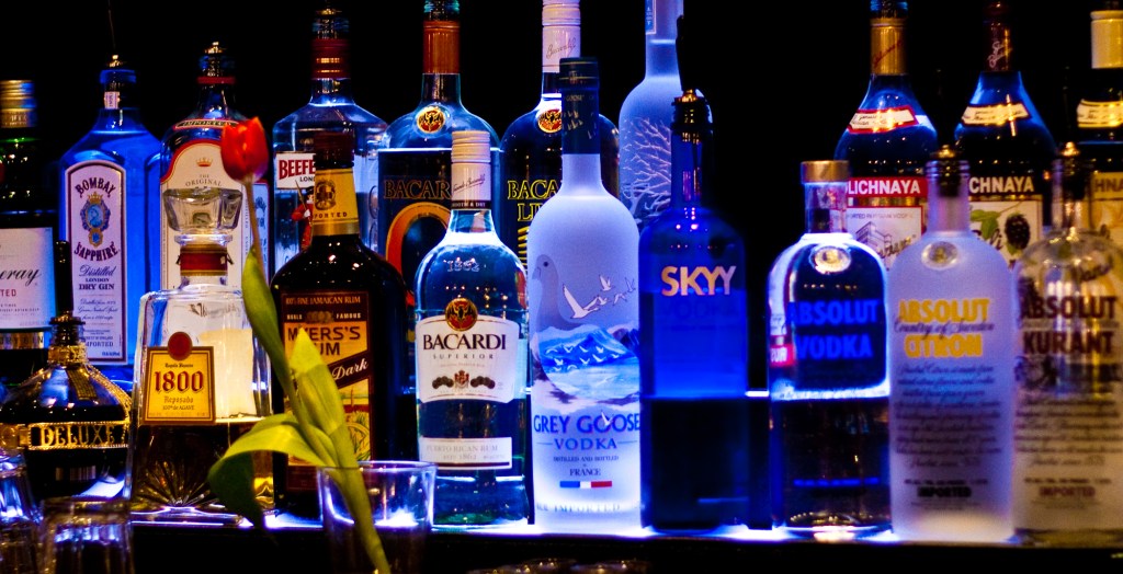 Gin Lovers Blow More Money on Drunken Online Shopping, Study Says