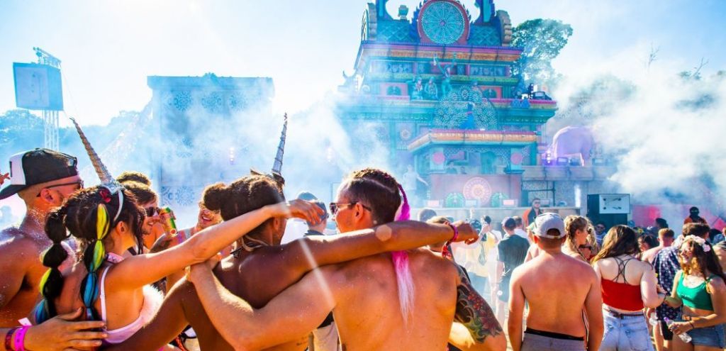 Asistentes a festival inglés compran MDMA falso y no duermen por cuatro días