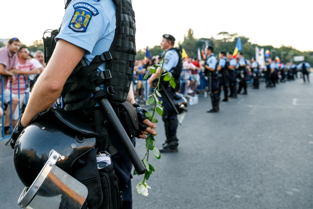 Cum arată protestele în Piața Victoriei, când oamenii nu sunt gazați și bătuți de jandarmi