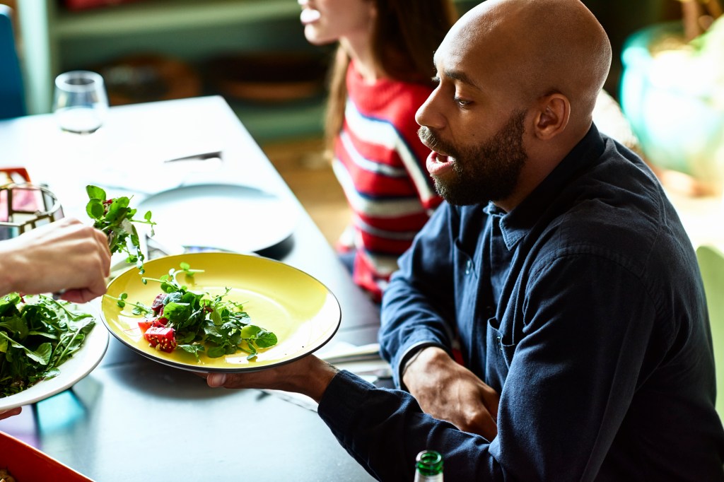 Bărbaților le e rușine să comande mâncare vegetariană