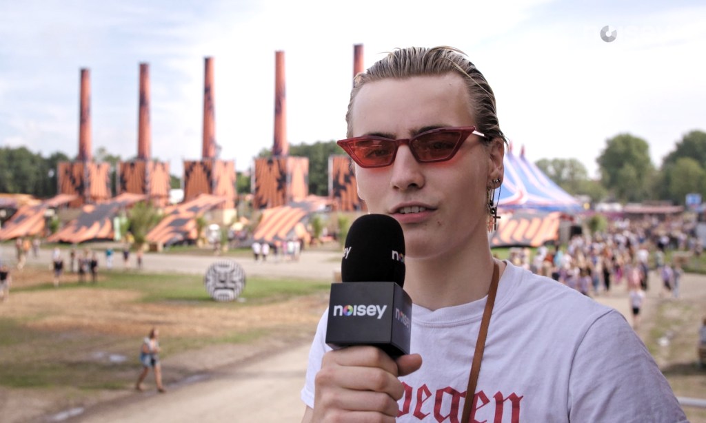Buster vroeg de bezoekers van Lowlands over de zin en onzin van het leven