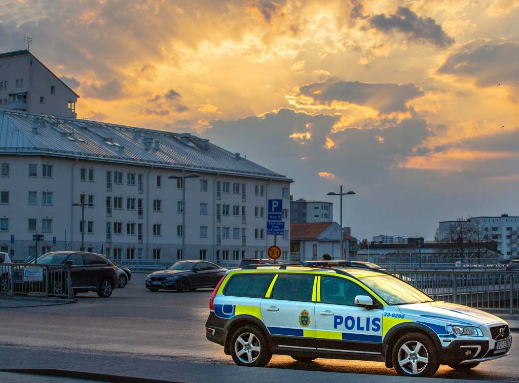 Valjidder: Utegångsförbud för unga i förorten?