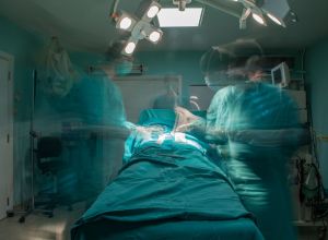 duple ekspozicije doktora u operacionoj sali