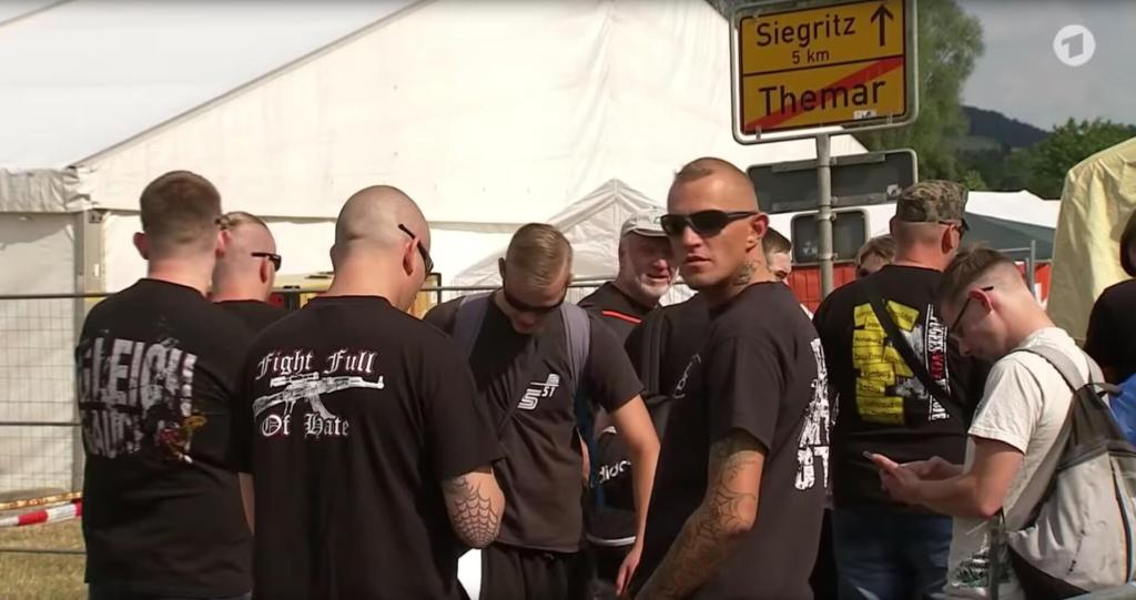 Die ARD-Doku ‘Rechtsrockland’ zeigt, wie wichtig Konzerte für die Neonazi-Szene sind