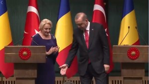 Viorica Dancila il aplauda pe Erdogan