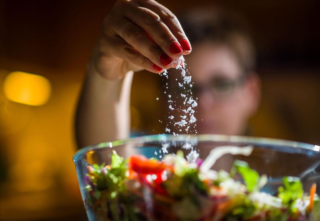 Hranu bukvalno posipamo plastikom