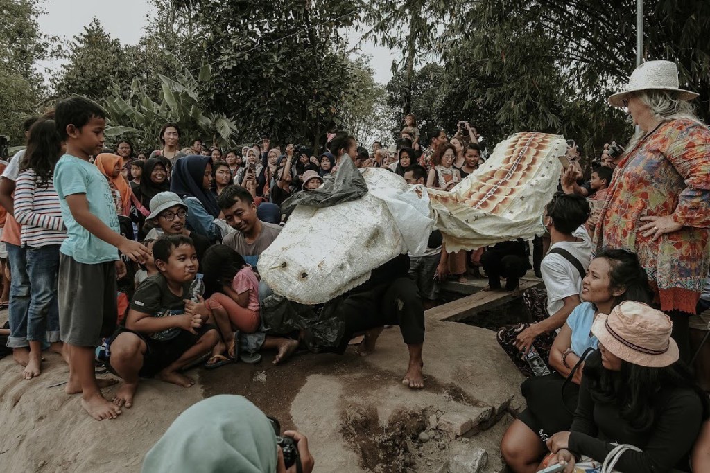 Meriuhkan Desa Lewat Pesta Boneka Lintas Negara