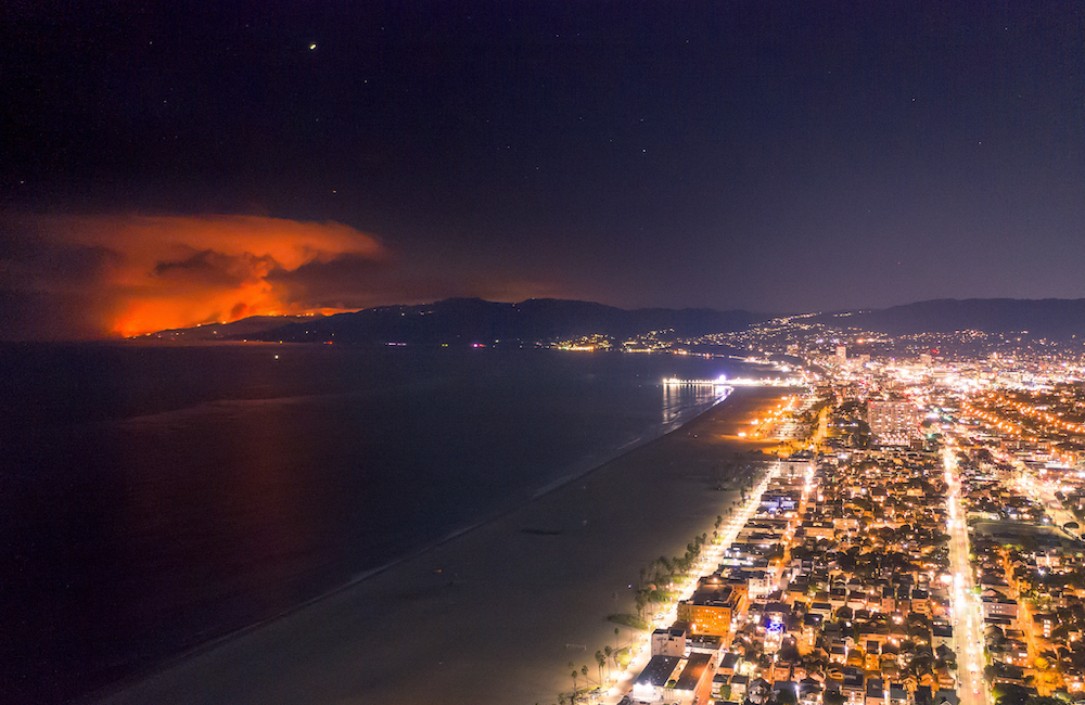 Incendio de Woolsey en California arde cerca de un sitio donde ocurrió un accidente nuclear, provocando pánico