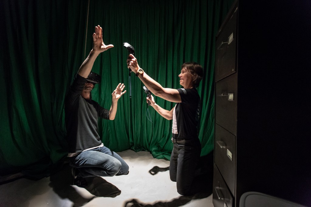 Deze VR-installatie op IDFA is een ontwapenend machtsspelletje