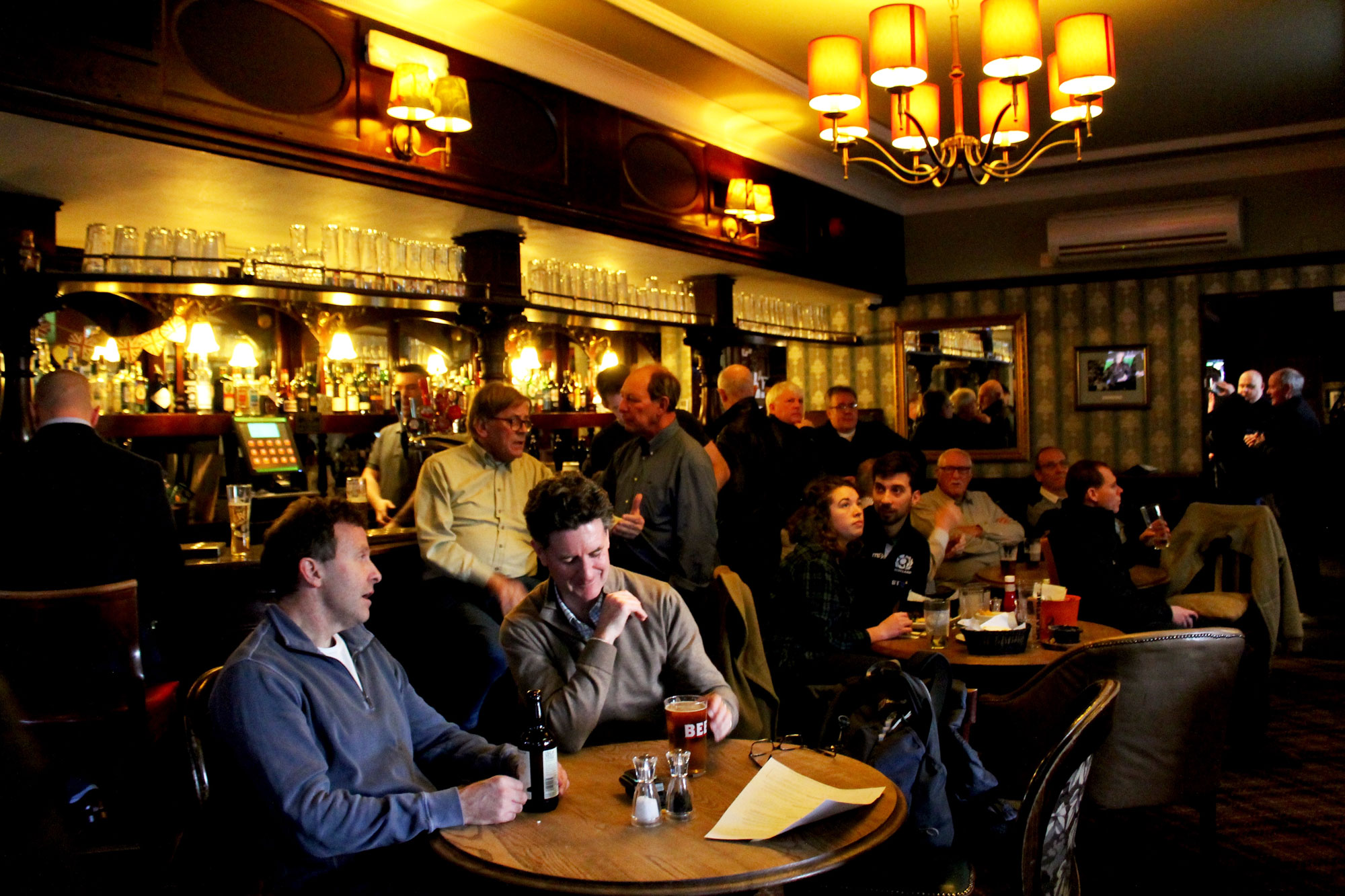 1512388729985-christmas-pub-the-alexandra2