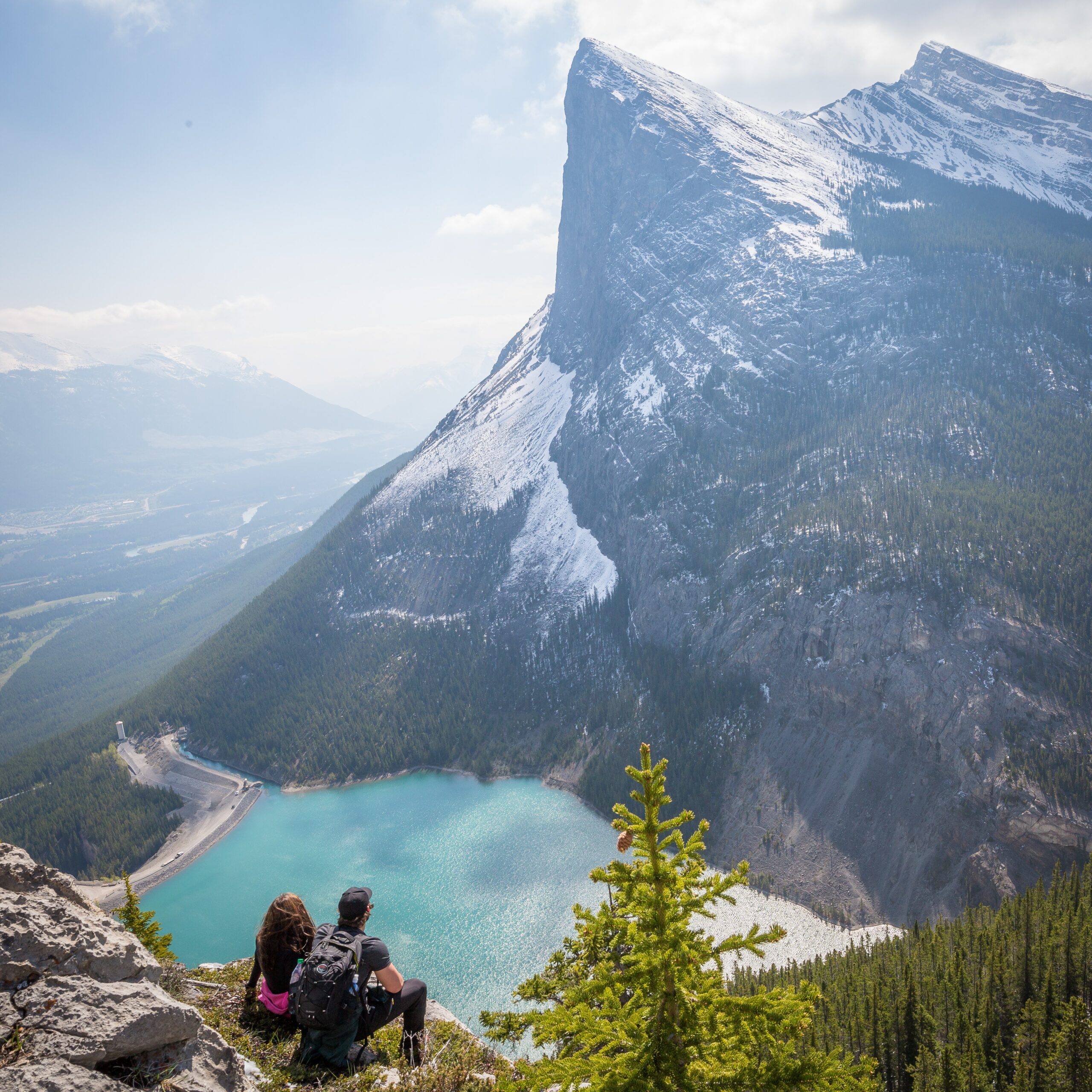 1539095648466-kalen-emsley-99659-unsplash