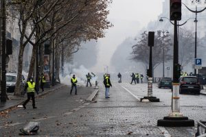 "Gelbwesten" randalieren in Paris