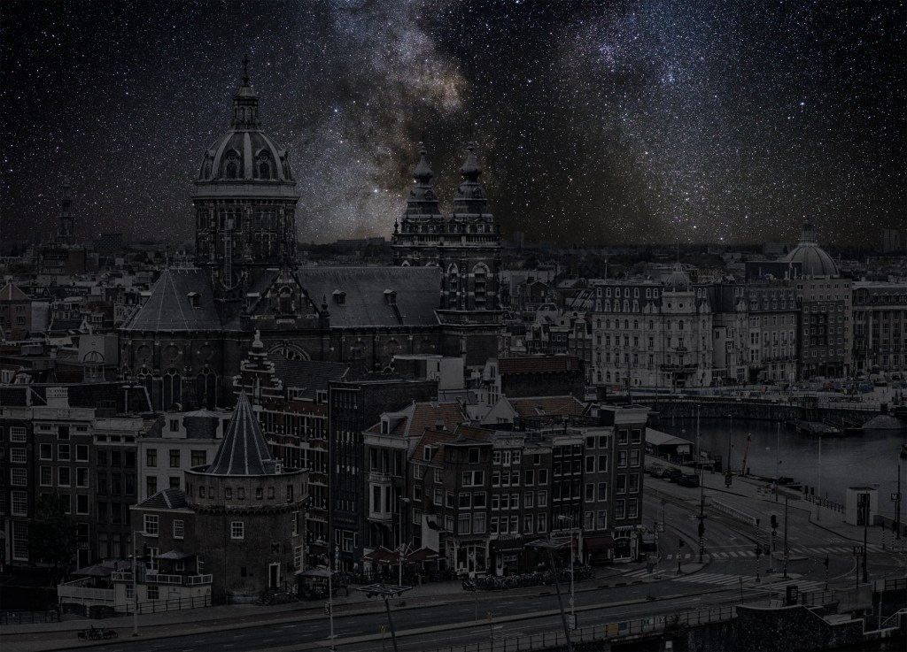 Zo zou de Amsterdamse sterrenhemel eruitzien zonder lichtvervuiling