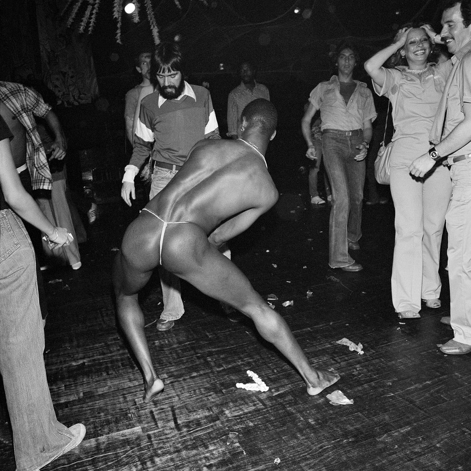 1545166026120-13_1978_04_paradiseGarage_jungleParty_man_back_bendAngle_dance_1500px