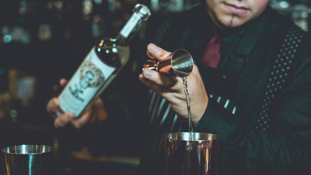 Cum e să fii barman în orașul condus de Mafie