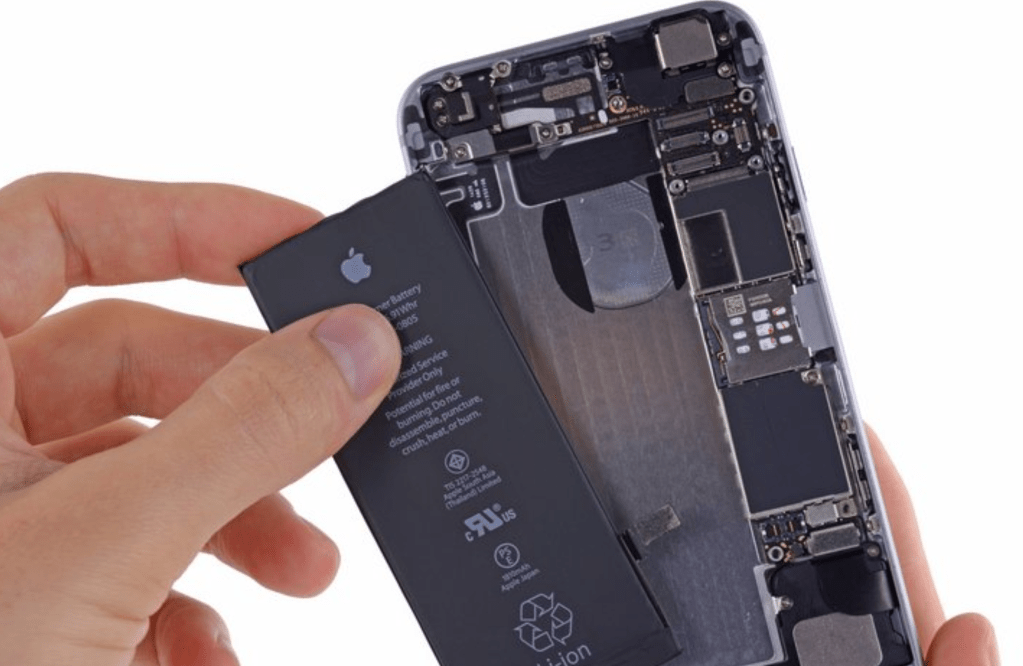 Apple ha finalmente ammesso che non le conviene farti riparare il tuo iPhone
