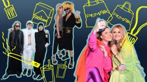 Besucher der Fashion Week Berlin posieren für die Kamera