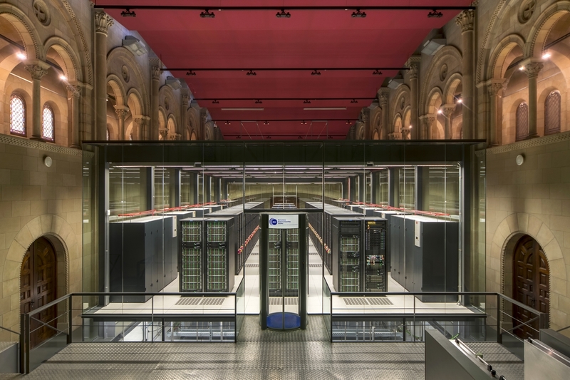 Het ‘mooiste datacentrum op aarde’ is een supercomputer in een 19e-eeuwse kerk