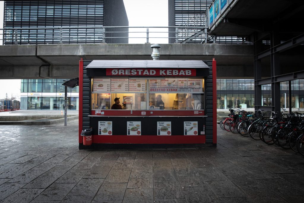 Fra Nivå til Amager: En hyldest til dansk stationskebab