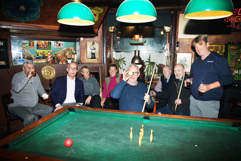 På Café Malmø kan 85-årige Lissi banke dig i billard