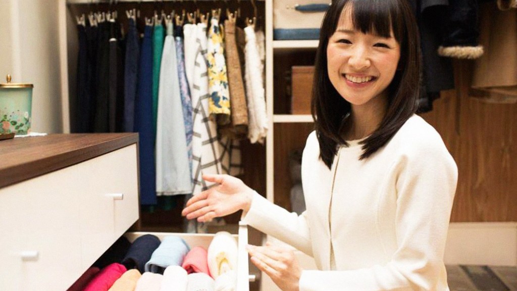 Ce să faci ca să scoți bani din hainele tale, în stilul Marie Kondo