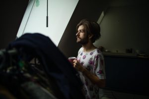 Michi Buchinger einsam zuhause, weil er schweigt