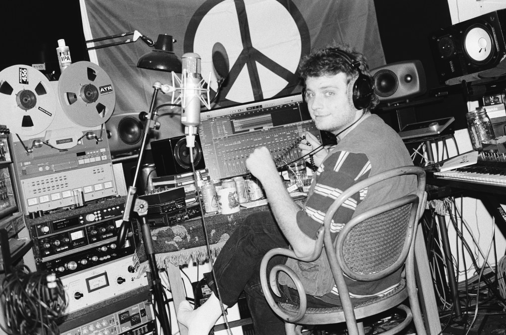 Mac Demarco Rilis Album Baru, Judul dan Singlenya Terkesan Nyontek Mitski