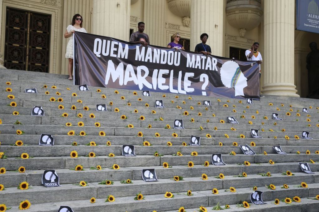 366 dias sem ela: depósito suspeito e milícias envolvidas na delegacia que investiga caso Marielle
