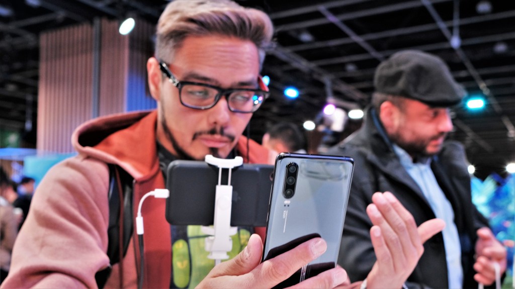 Dependenta telefon
