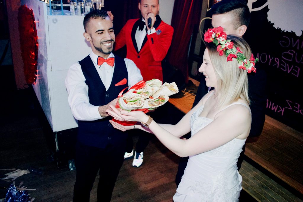 Taniec, wódka, kebab – byliśmy na najbardziej polskim weselu