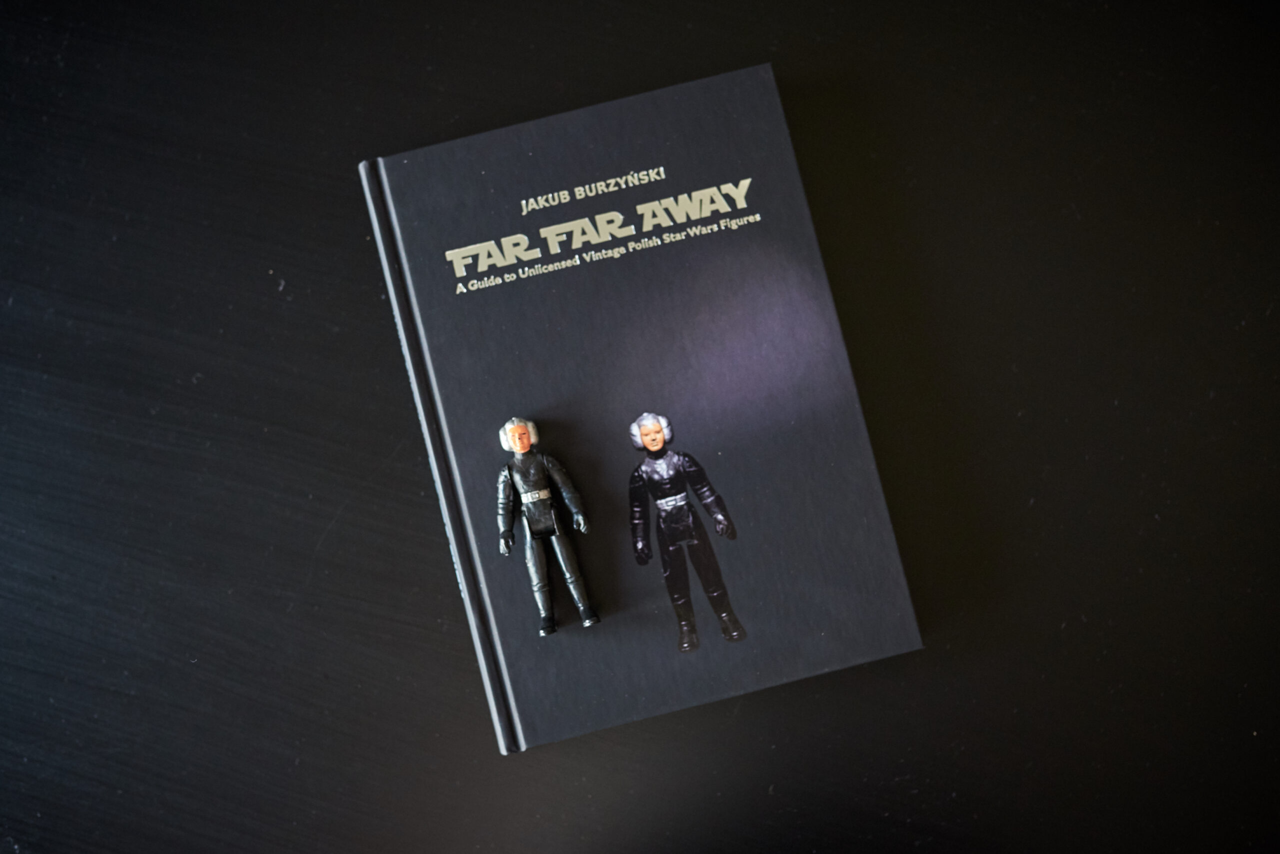 Książka Far far Away i figurka