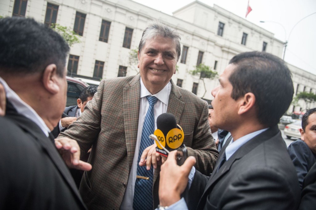 Menolak Ditangkap Polisi Karena Korupsi, Mantan Presiden Peru Pilih Bunuh Diri