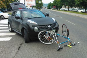 Bicycle-car_accident