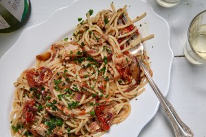 Spaghetti con il tonno alla bolognese
