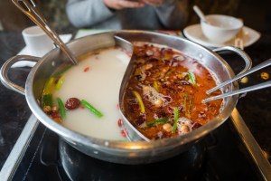 Kalian Tertarik Pakai Pasta Gigi Rasa Sup Daging Rebus? Di Cina Odol Begituan Laris Lho